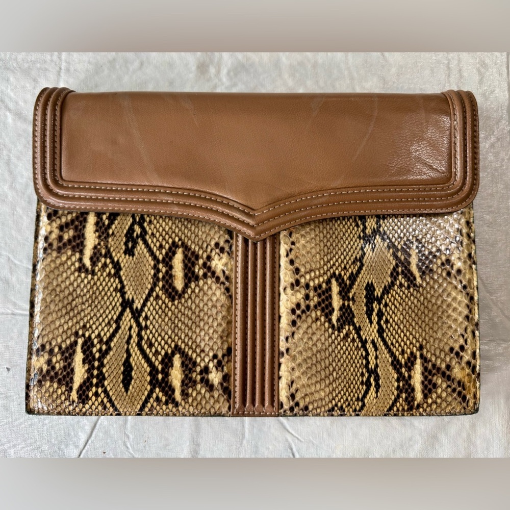 Vintage Yves Saint Laurent (YSL) clutch/ crossbody bag - Picture 2 of 16